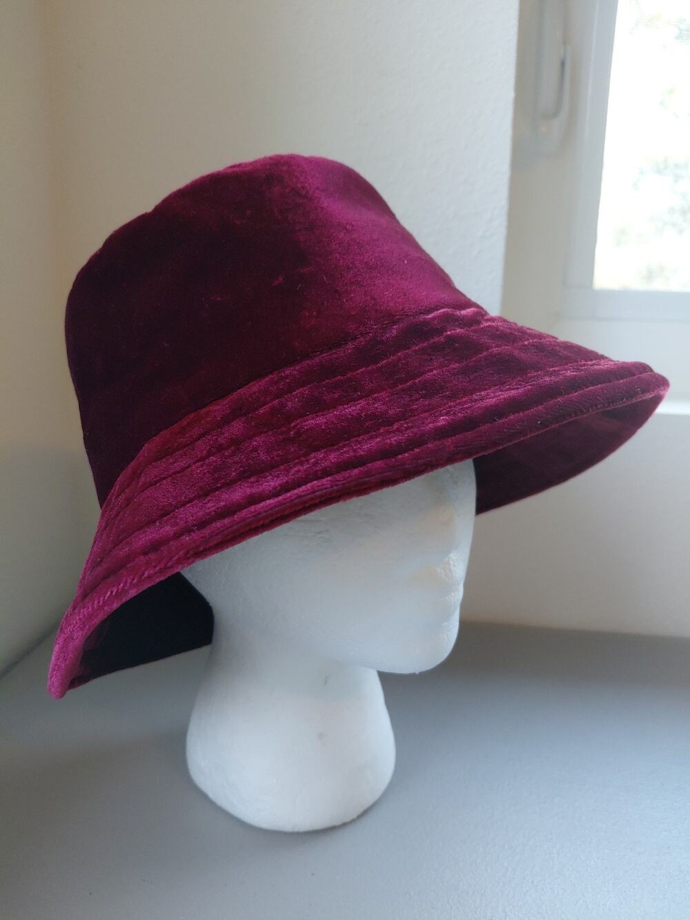 Kokin New York Maroon Velvet Hat Womens S/M Bucket Chic Vintage Editorial Preppy
